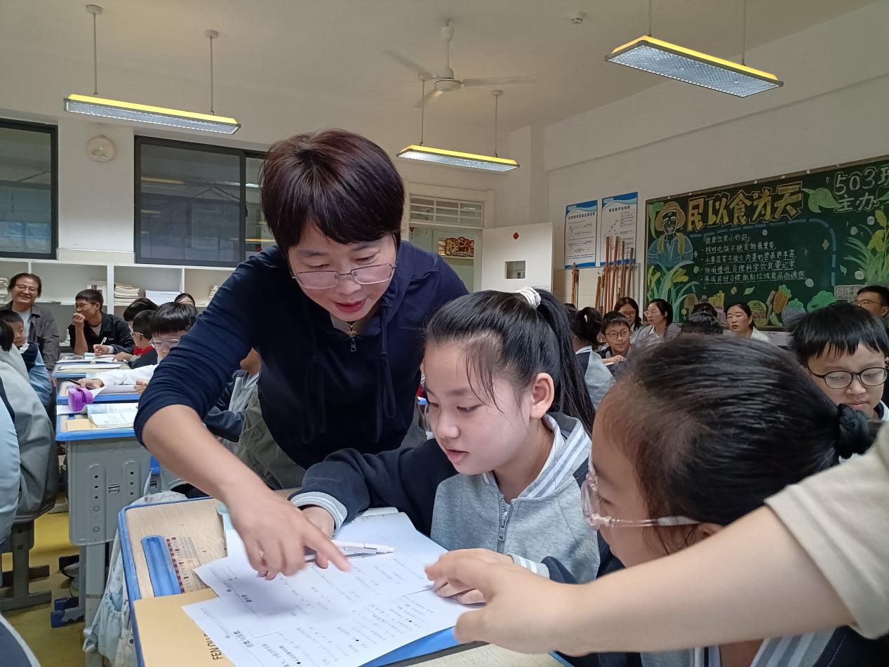 学生互动